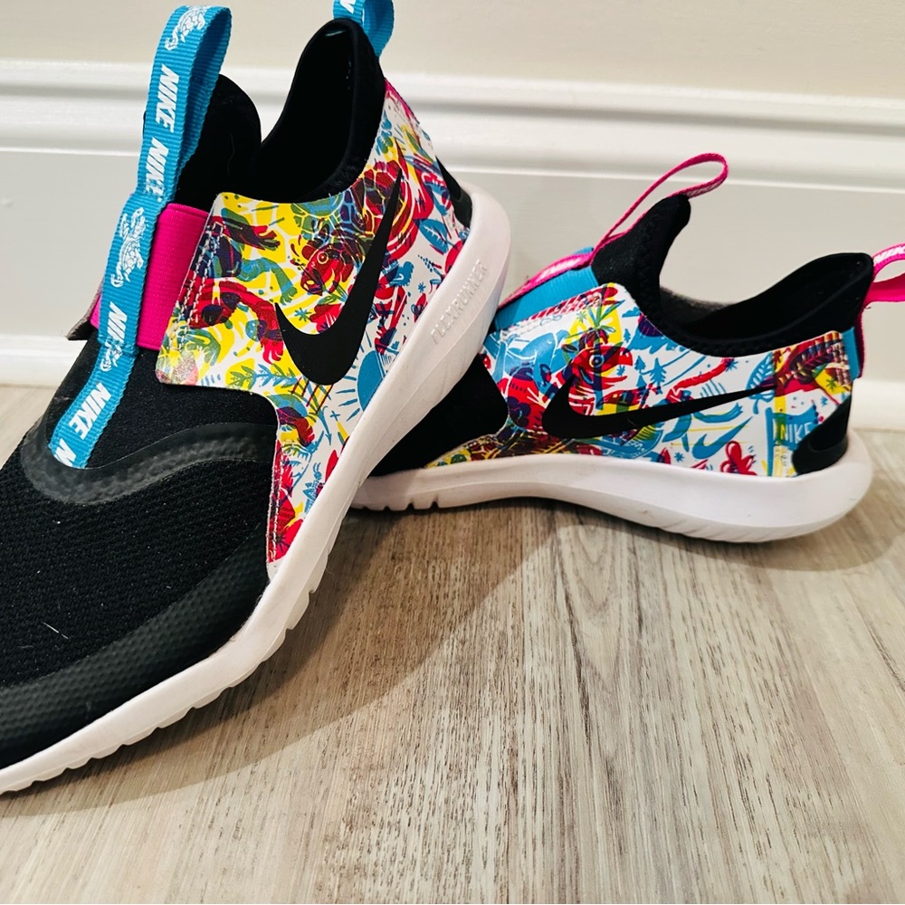 Nike Flexrunner Youth Sneakers with Modern Athletic Design